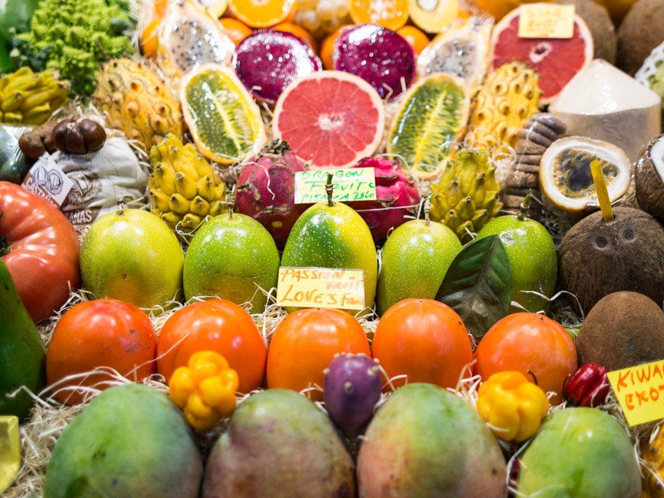 vista de frutas en el mercado de Vegueta en Gran Canaria