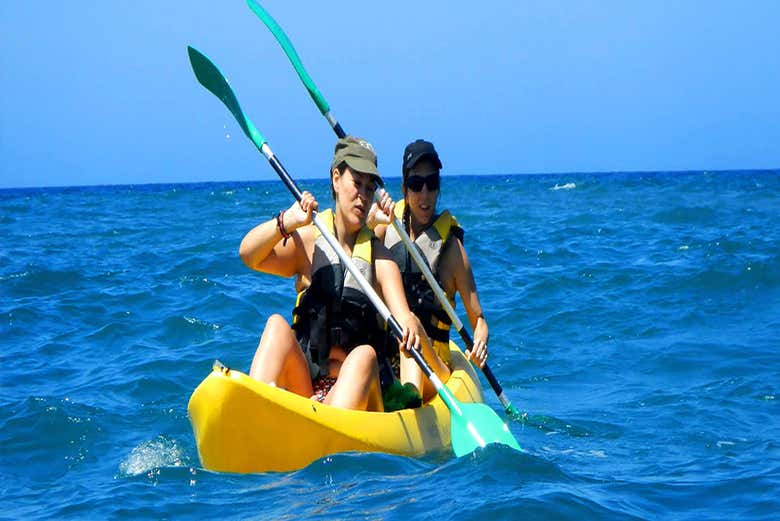 Vista de Tour en kayak desde la playa del Pajar
