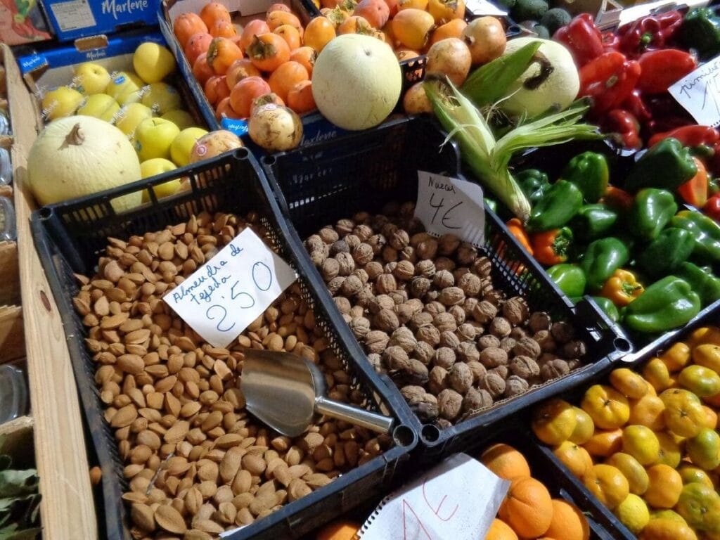 Vista de diversos productos en el Mercado de San Mateo en Gran canaria