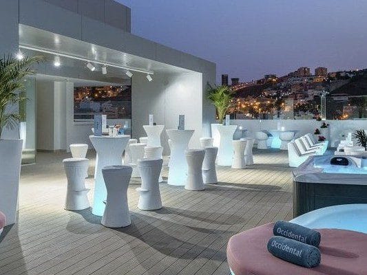 Vista del rooftop en el Hotel Occidental en Las Palmas