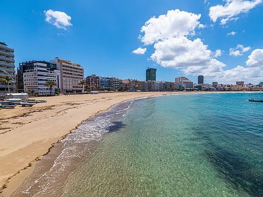 Vista de la Playa de Las Canteras en Gran Canaria