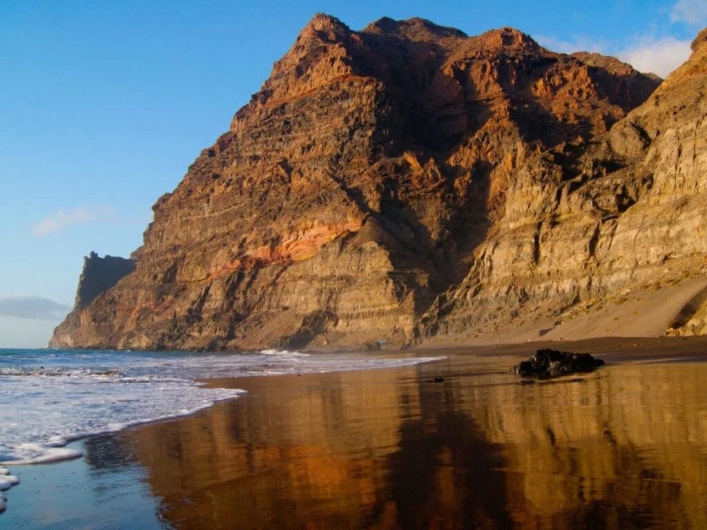 Vista de la playa de Guigui en la isla de Gran Canaria