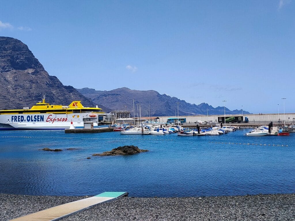 Vista del puerto de las Nieves en Agaete, Gran Canaria