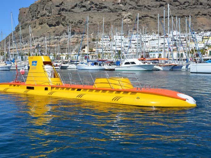 Submarino en el puerto de Mogán , una de las actividades que hacer