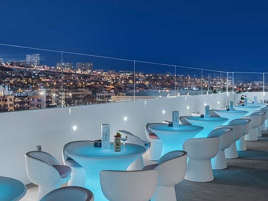 Terraza del rooftop Occidental en Gran Canaria, uno de los mejores de la isla