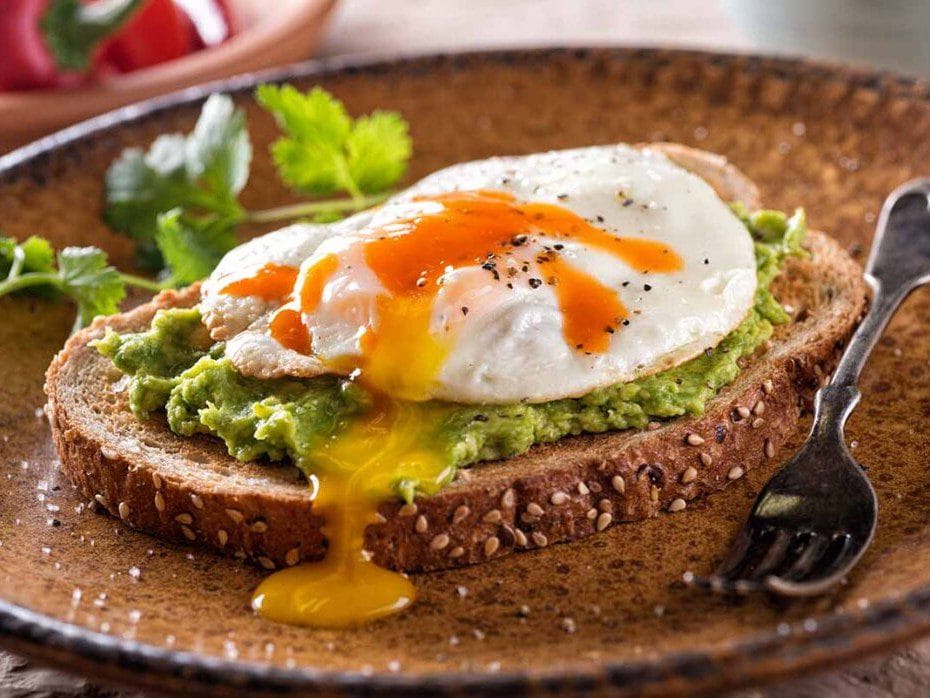 Tosta con huevos en los mejores sitios para desayunar y hacer brunch en Gran Canaria