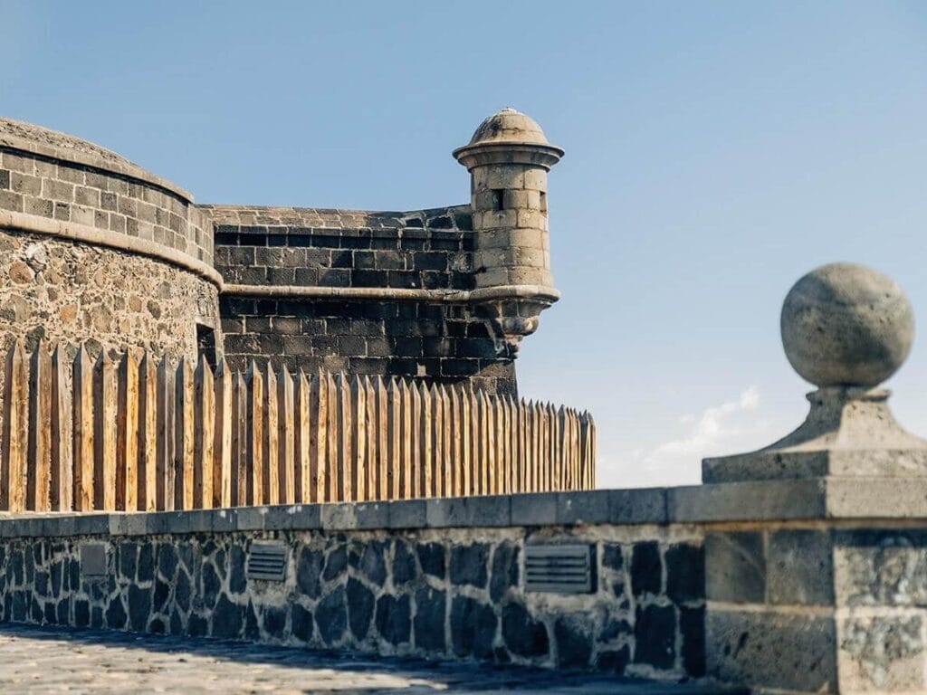 Vista del Castillo de San Juan Bautista