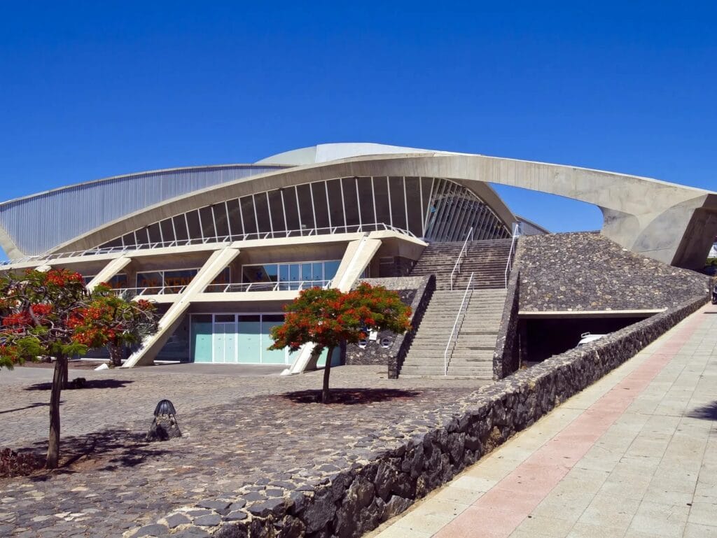 Vista del Centro Internacional de Ferias y Congresos de Santa Cruz de Tenerife, uno de los sitios que ver