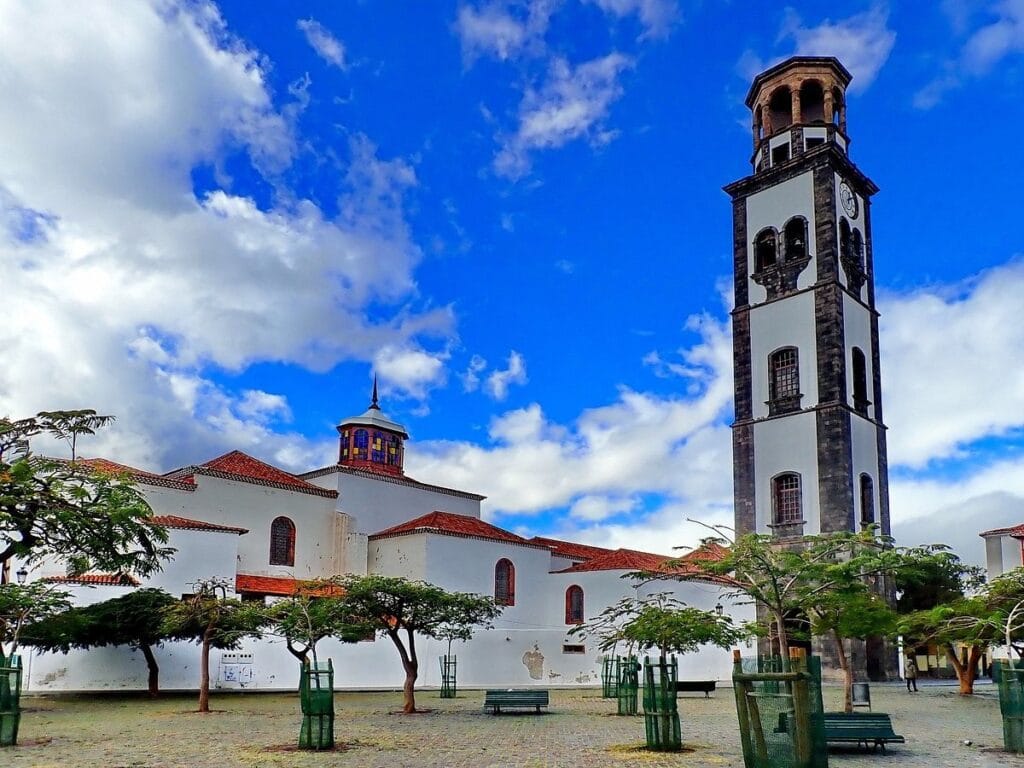Vista de la Iglesia de Nuestra Señora de la Concepción en Santa Cruz, uno de los mejores lugares que visitar en Santa Cruz