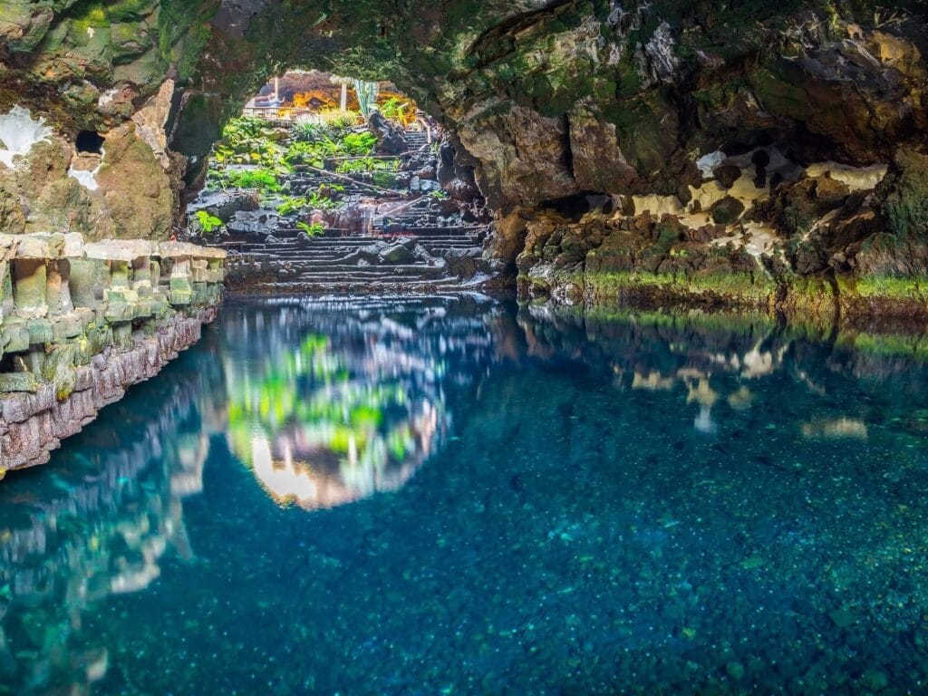 Vista de Los Jameos del Agua, uno de los mejores lugares que ver en Lanzarote