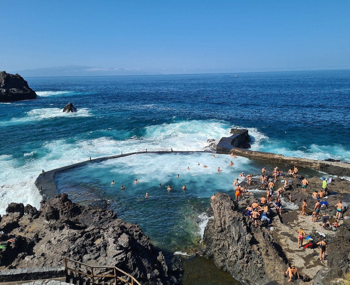 Vista de la Piscina de Puerto Santiago en Santiago del Teide