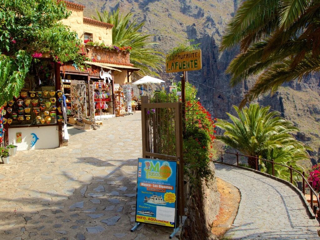 Vista de entrada a senderos en el pueblo de Masca. uno de los pueblos más bonitos de Tenerife