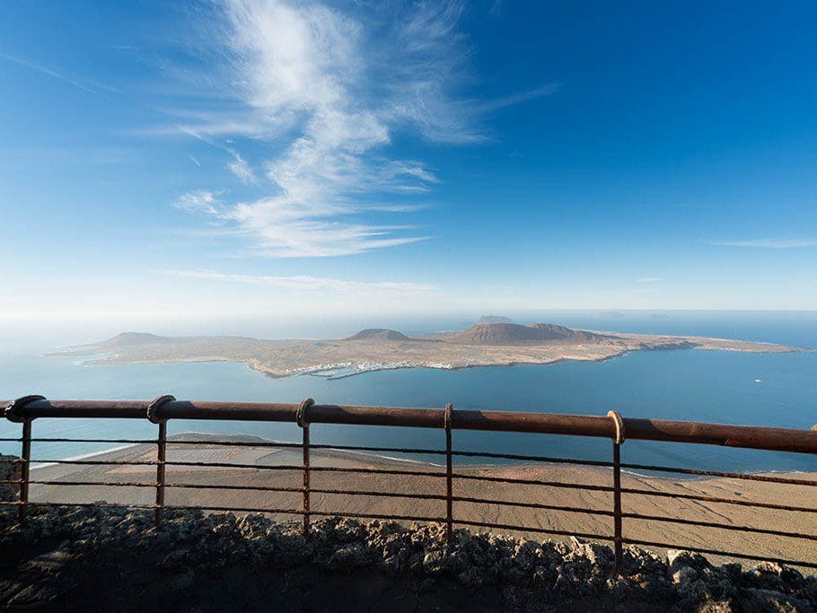 Vista del Mirador del Rio, uno de los mejores lugares que ver en Lanzarote