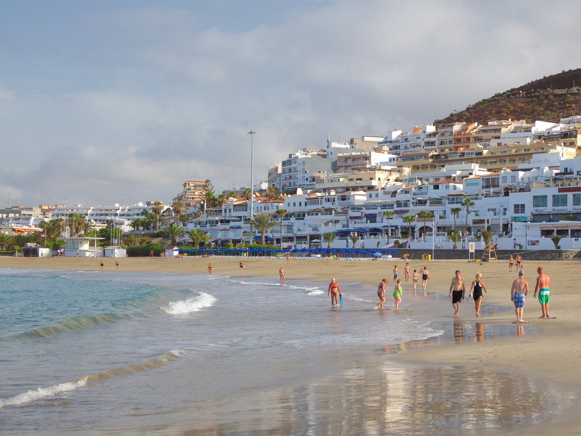 Vista de la playa de Las Vistas, una de las playas en la isla de Tenerife