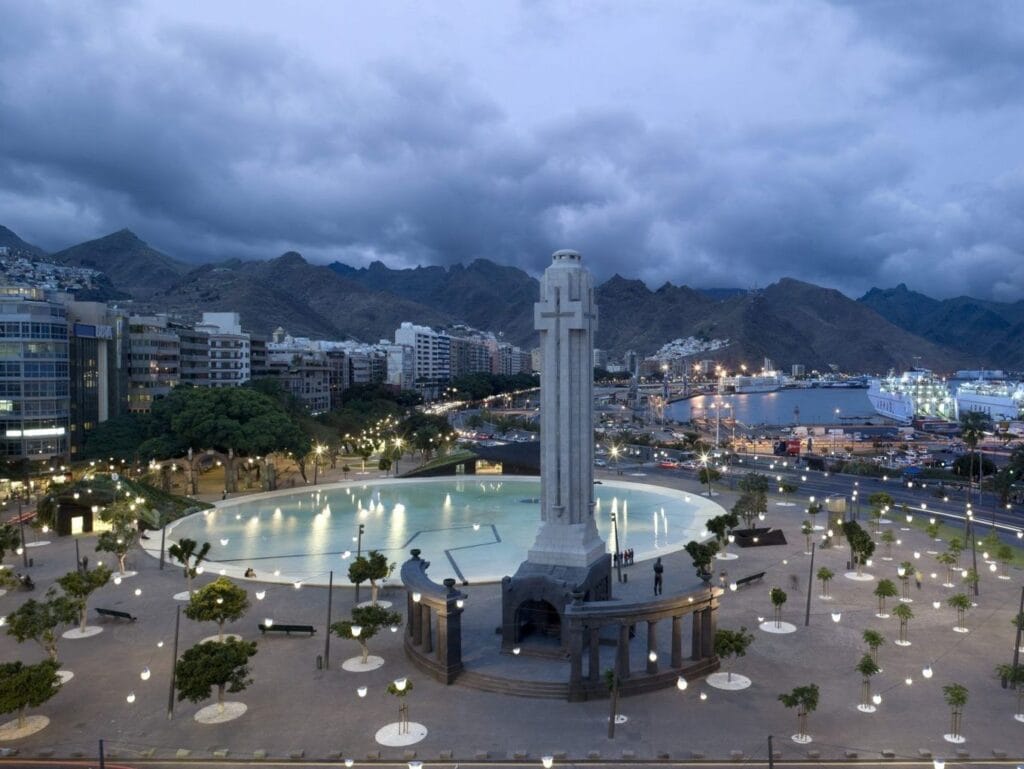 Vista de la Plaza de España, uno de los lugares que ver en Santa Cruz de Tenerife
