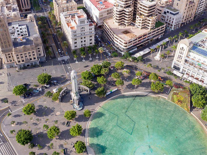 Vista aérea de Plaza de España en Santa Cruz de tenerife, uno de los mejores lugares que visitar