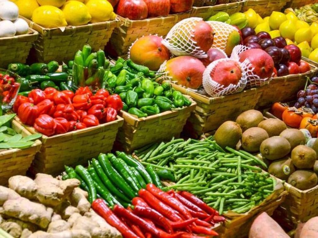 Vista de frutas y verduras en mercados de agricultores en Tenerife