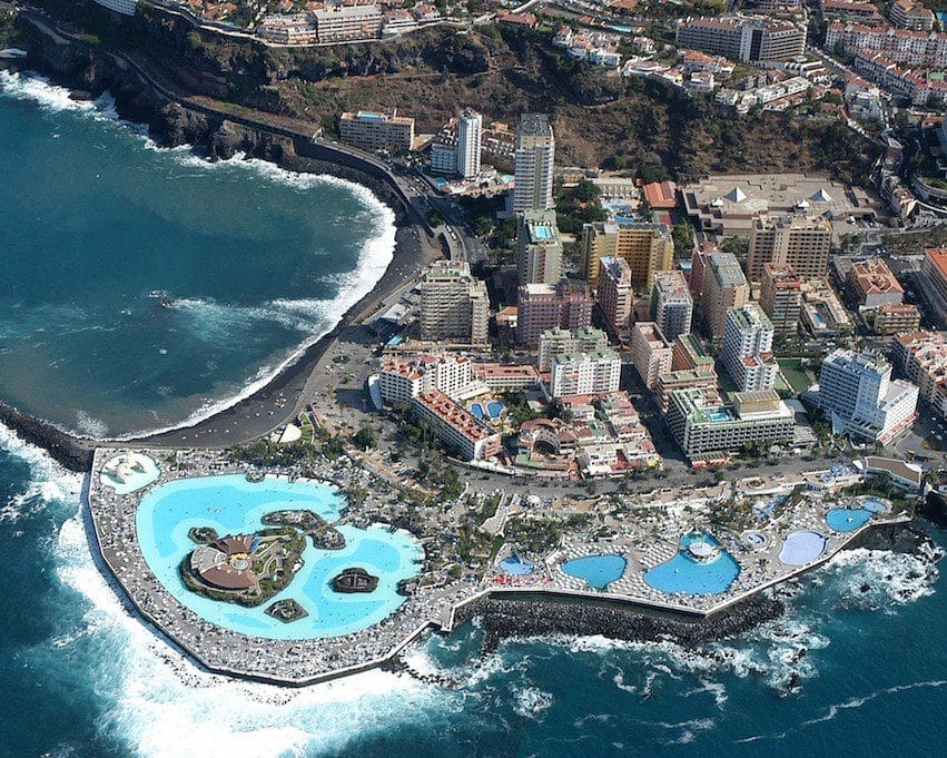 Vista del Puerto de La Cruz, uno de los mejores lugares que visitar en la isla de Tenerife