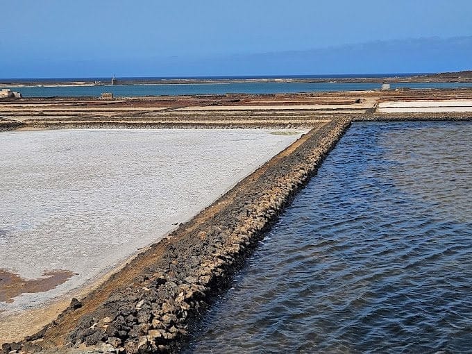 Vista del Mirador Salinas de Janubio, uno de los mejores miradores de Lanzarote