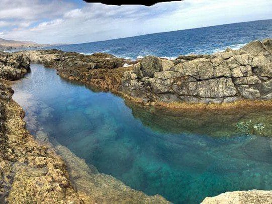 Vistas de las piscinas naturales de Aguas Verdes, unas de las mejores en Fuerteventura