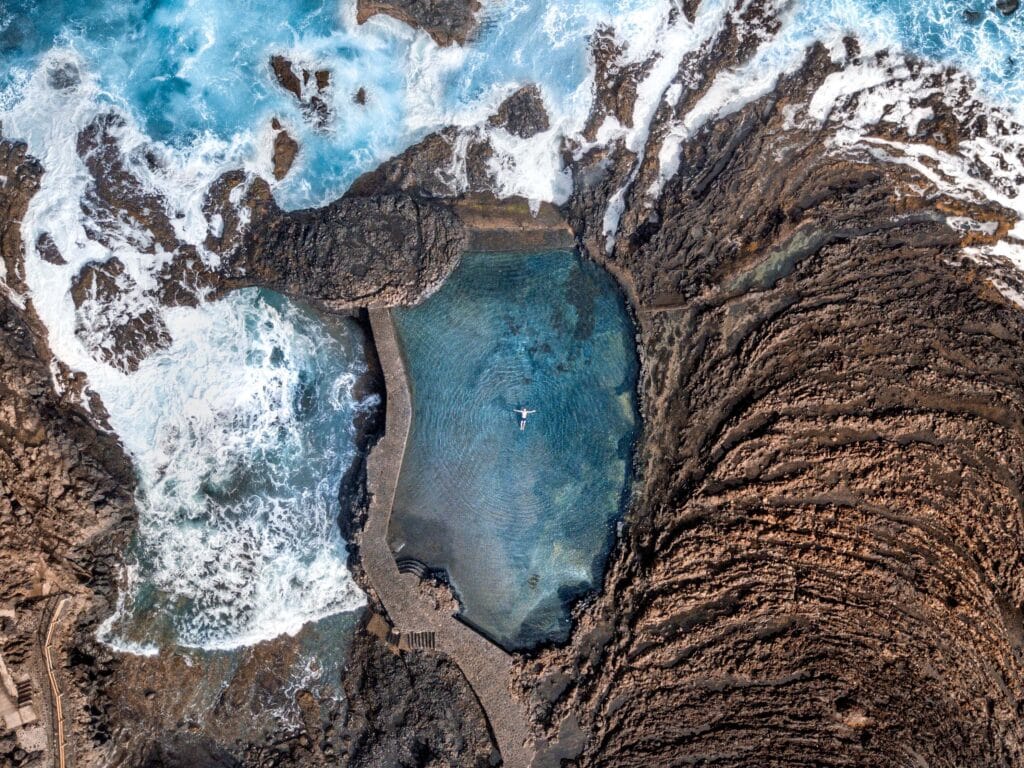 Vista de el Pozo de las Calcosas, una de las mejores piscinas naturales de EL Hierro