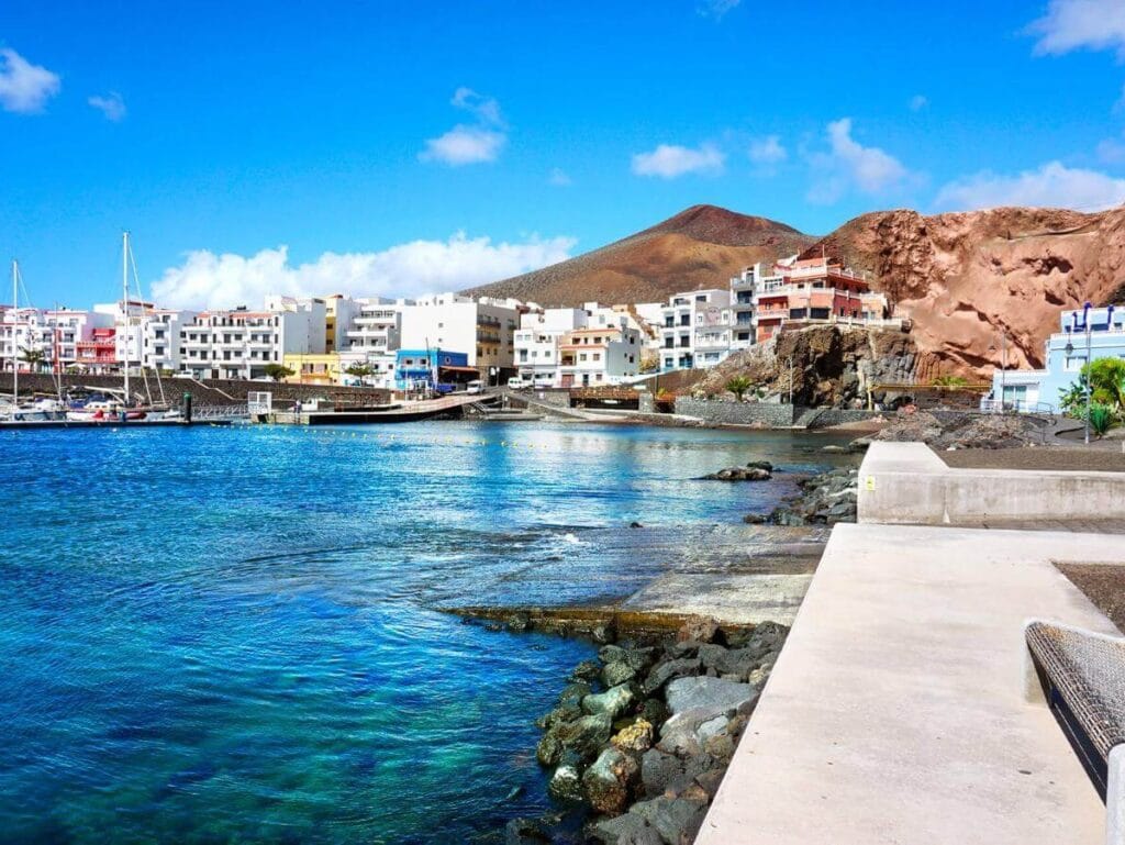 Vista de el puerto de el pueblo de La Restinga en El Hierro