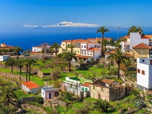 Vista del pueblo de Alajero en La Gomera