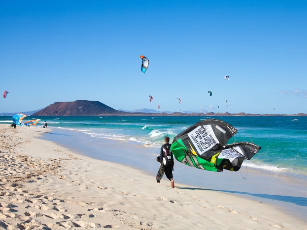 Kitesurf con vistas a la Isla de Lobos