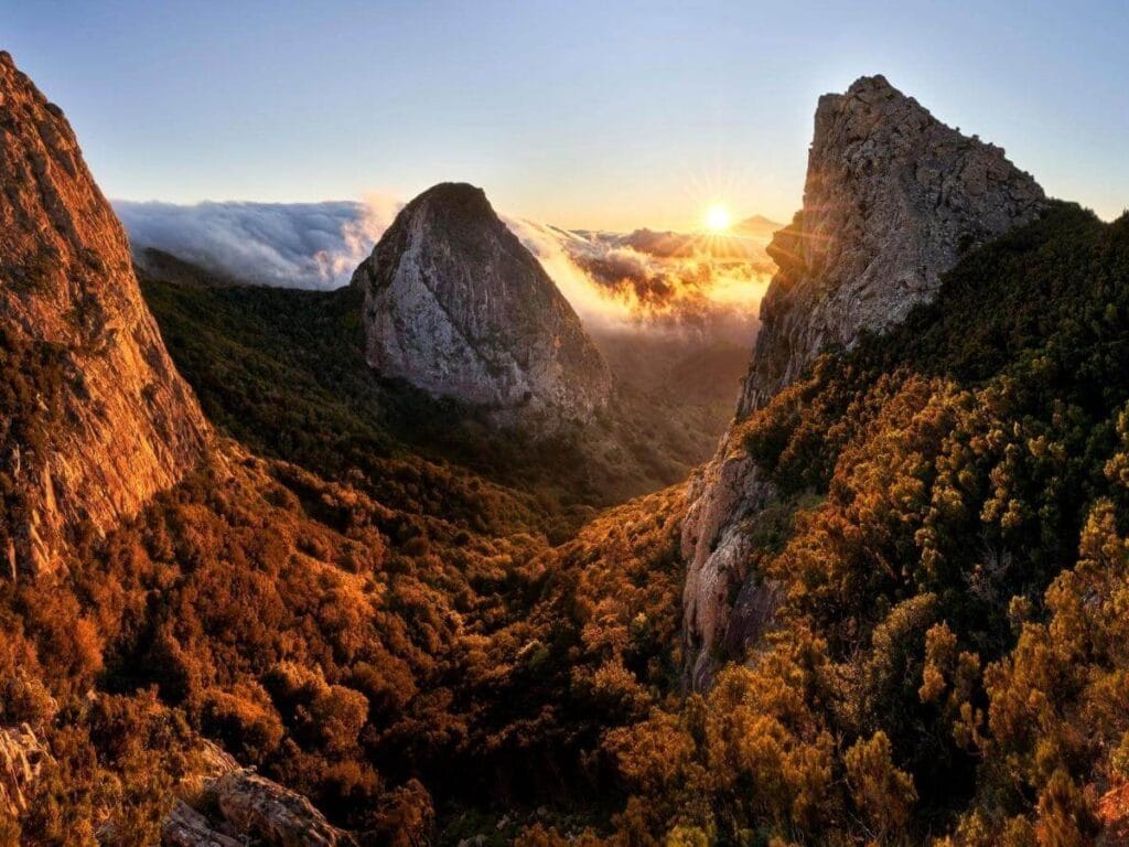 Vista del Monumento Natural de Los Roques en la Gomera