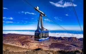 Vista del teleférico del Teide, primera instalación mundial que se nutre de energia solar
