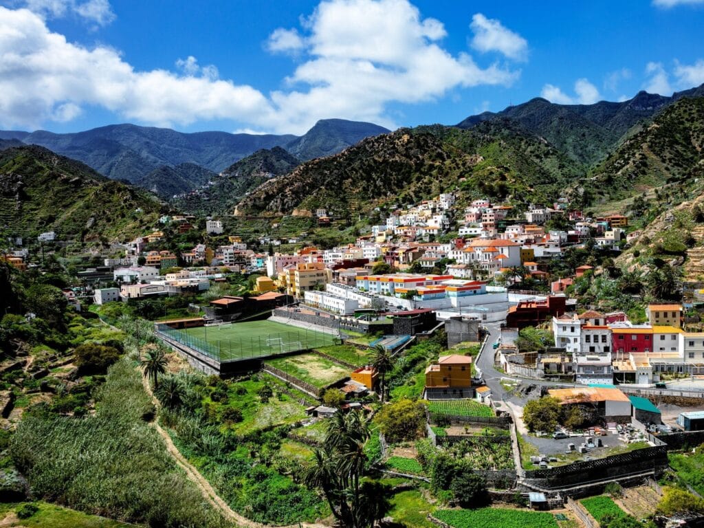Vista del pueblo de Vallehermoso, uno de los mejores pueblos de La Gomera