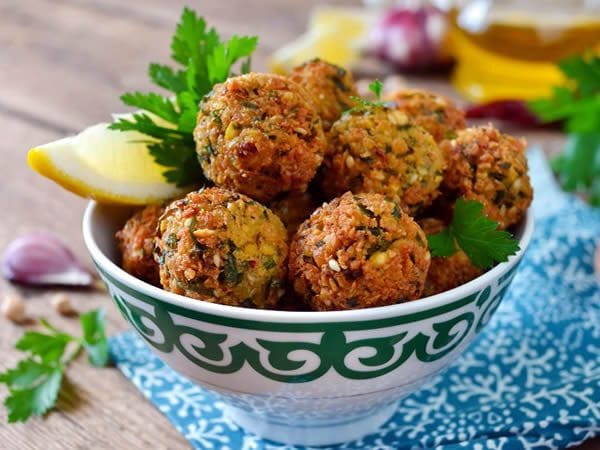 Plato de Falafel en restaurante vegetariano en Gran Canaria