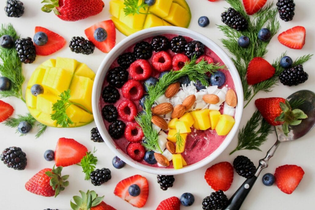Delicioso brunch vegetariano con frutas en los restaurantes de Gran Canaria