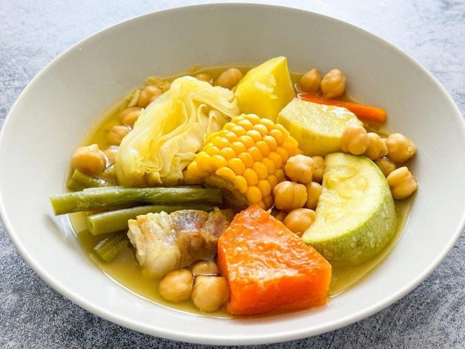 Plato de puchero en los restaurantes de comida tipica de Gran Canaria
