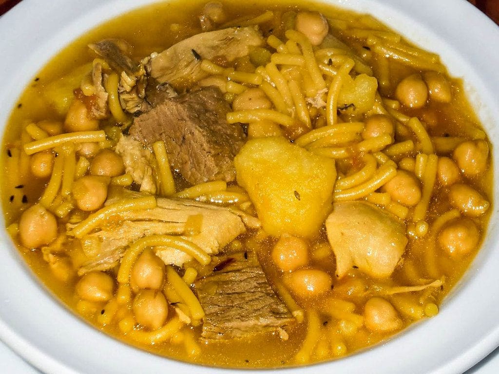 Rancho canario uno de los platos tipicos en los restaurantes de Gran Canaria