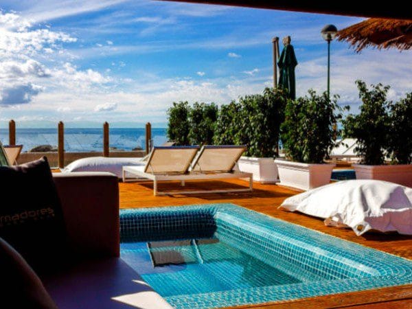 Vista del Amadores Beach Club, uno de los mejores beach club en Gran Canaria