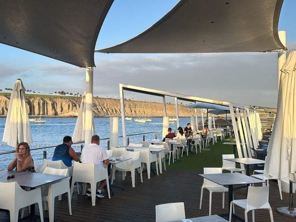 Vistas de la La Punta Yacht Club , uno de los mejores beach club en Gran Canaria