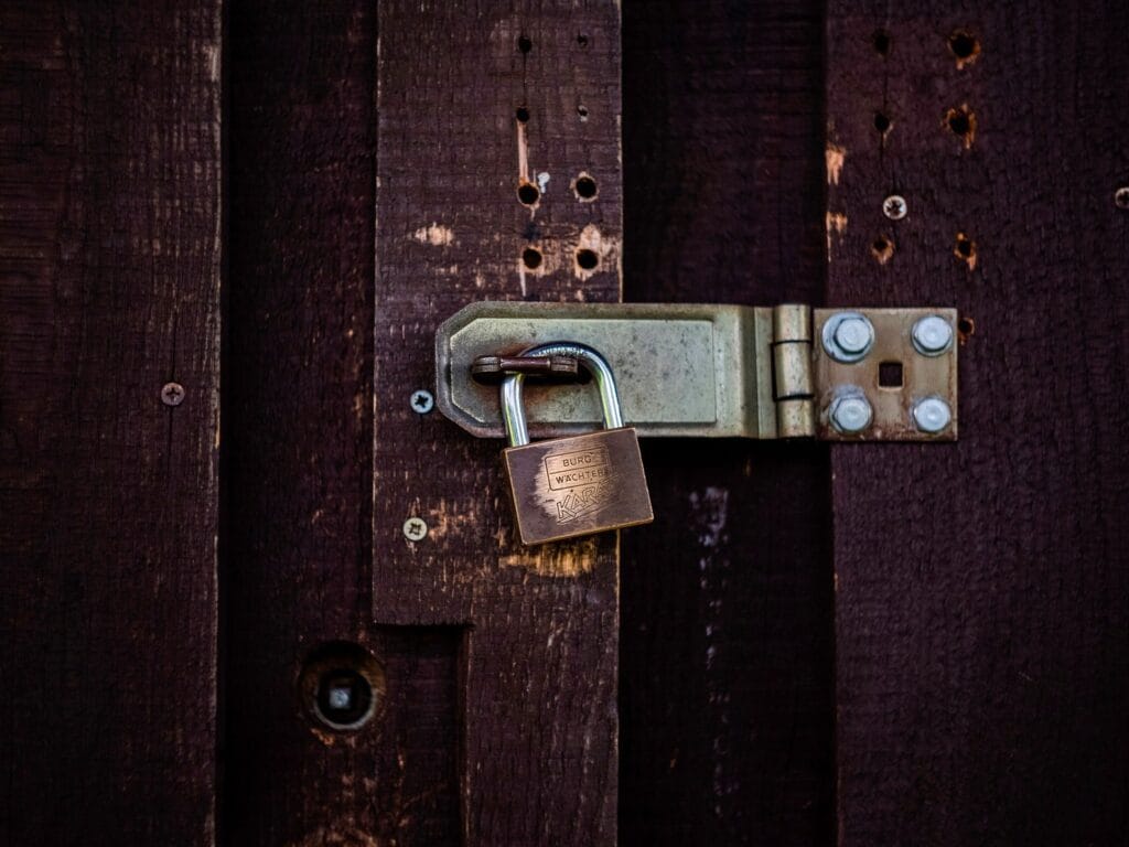 Vista de una cerradura de un escape room