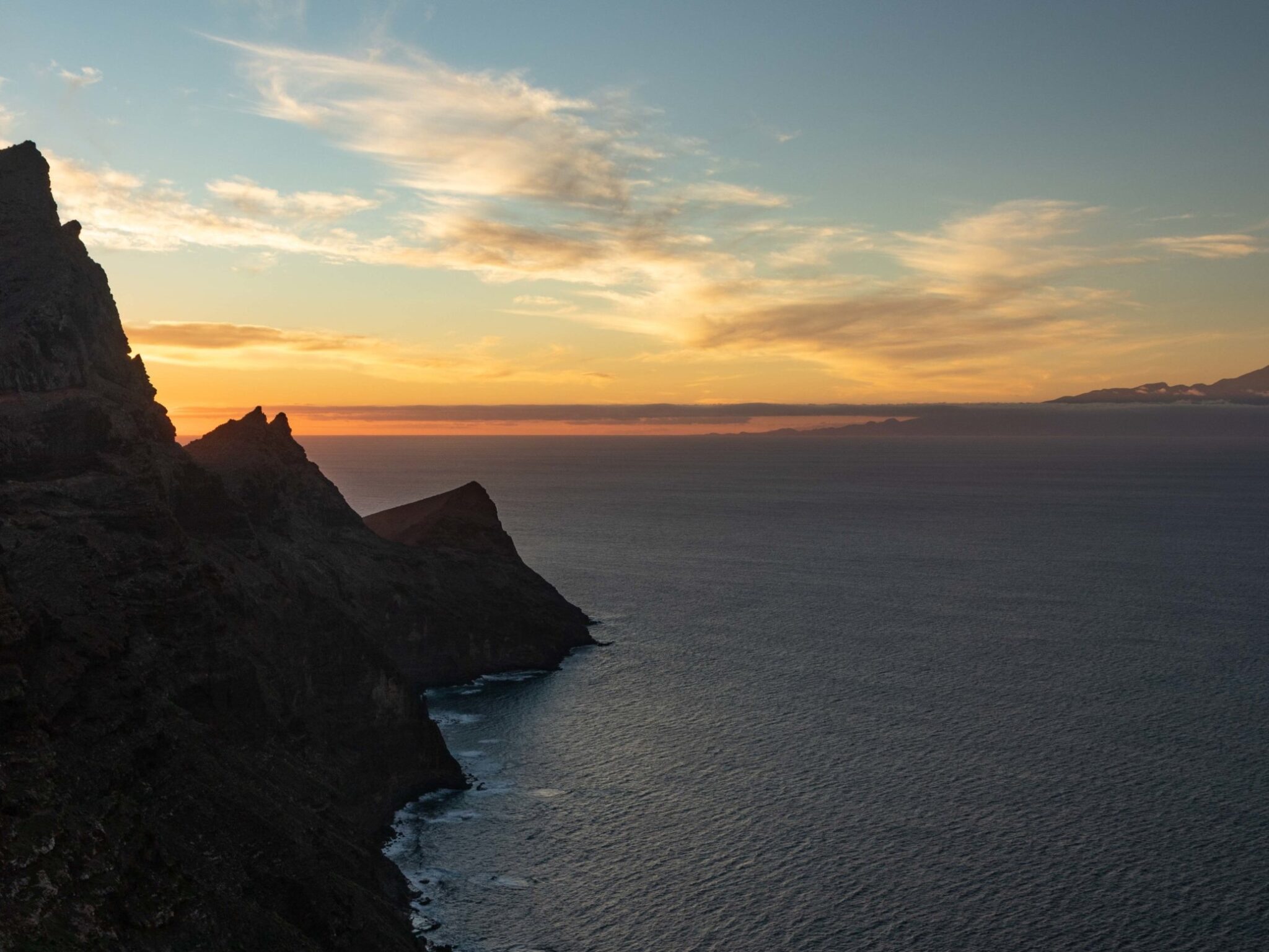 Vistas de increible puesta de sol en el Mirador del Balcón en Gran Canaria