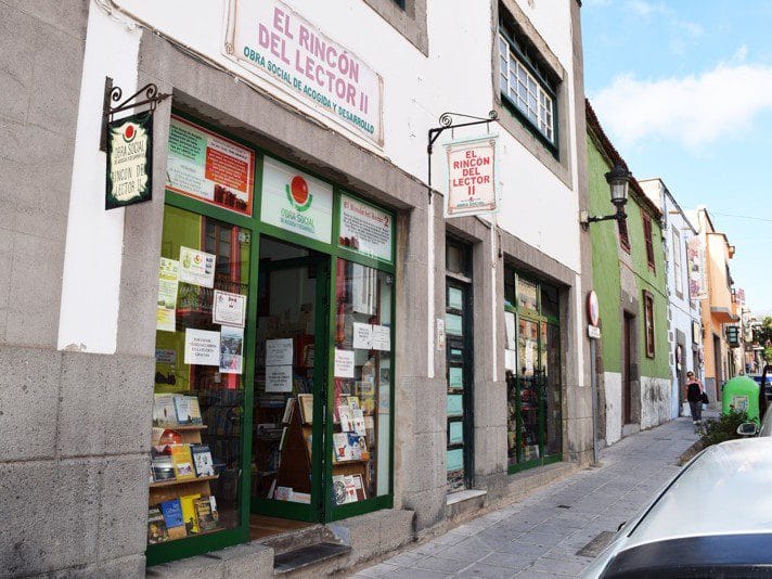 Vista de la entrada de la libreria de segunda mano El Rincón del lector