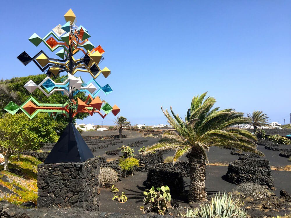 Vistas de Los Juguetes del Viento , algunas de las obras de César Manrique