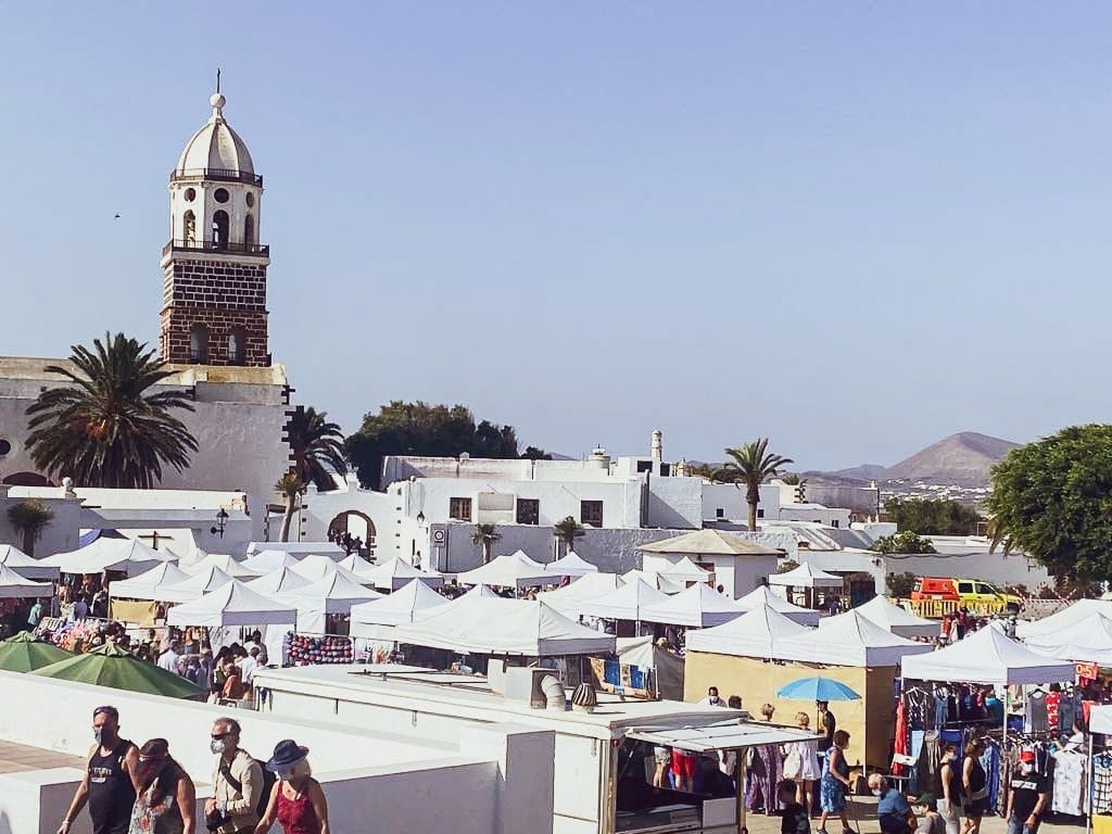 Vista del Mercadillo de Villa de Teguise, uno de los mejores mercadillos en Lanzarote