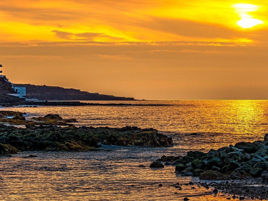 Vista de un atardecer en Bajamar ,uno de los mejores atardeceres en Tenerife