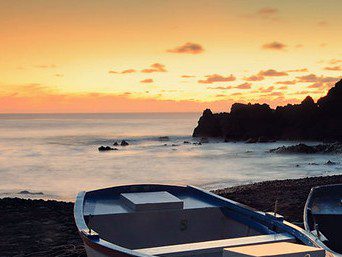 Vistas del atardecer en el pueblo del Golfo en Lanzarote
