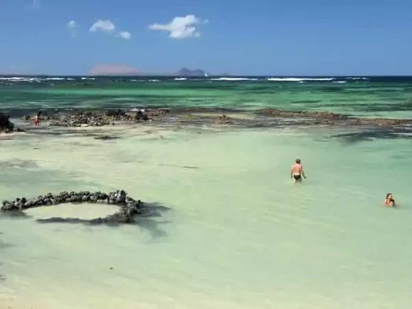Vista de las piscinas naturales en Caleton Blanco en Lanzarote
