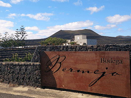 Vista de la Bodega Los Bermejos, una de las mejores bodegas de vino que visitar en Lanzarote