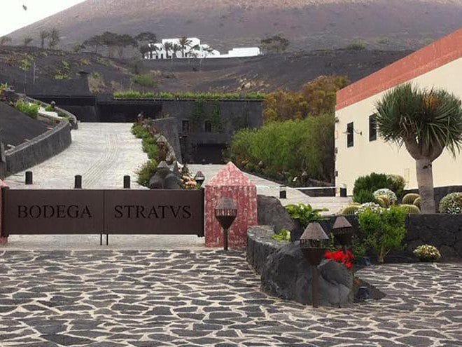 Vista de la Bodega Stratvs, una de las mejores bodegas de vino de Lanzarote