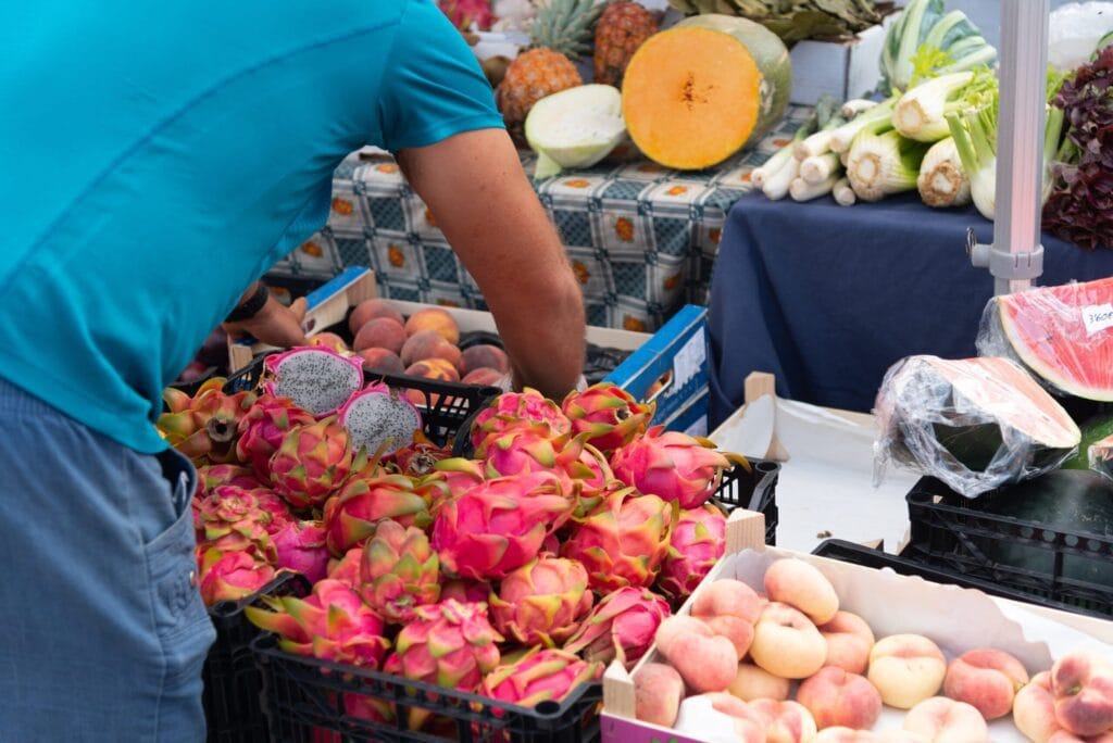 Vista de un agricultor en uno de los mercados de Lanzarote