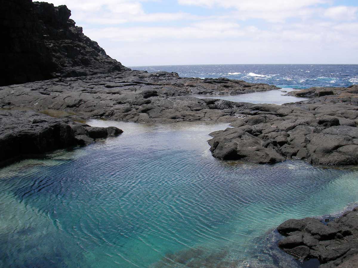 Vista de Los Charcones, una de las mejores piscinas naturales en Lanzarote