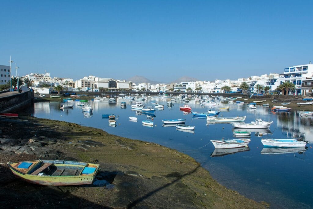 Vista del Charco de San Ginés, uno de los mejores sitios que ver en Arrecife